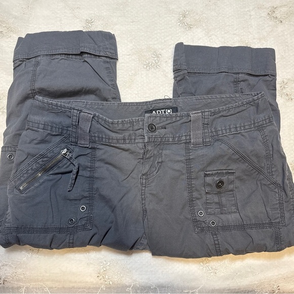 Y2K Vintage Gray Cargo Capri Pants – Size 6P - Picture 2 of 4